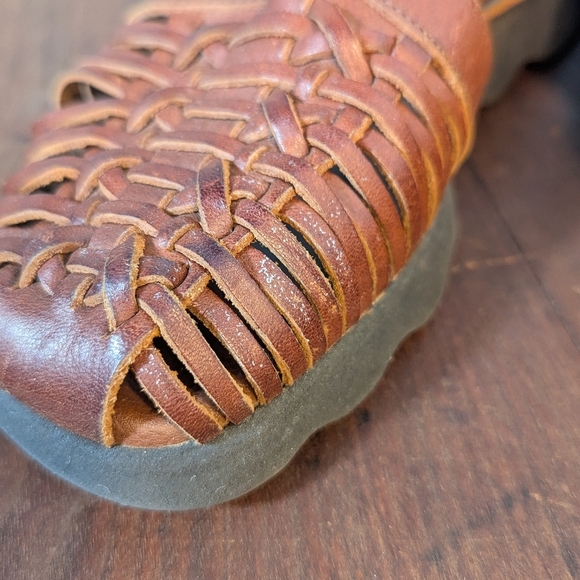 Aerosoles Strappy Caged Huarache Buckle Jesus Sandals Woman's 7B Vintage 90s y2k - Picture 5 of 13